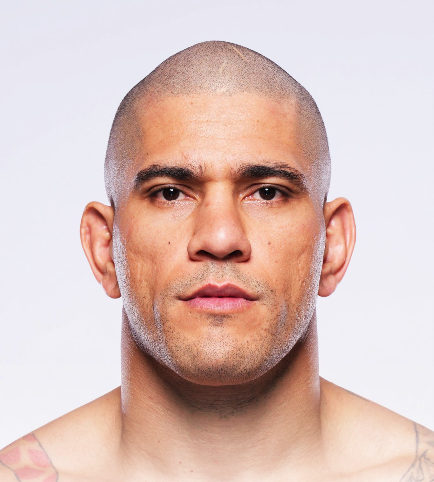 Alex Pereira with a shaved head on a plain background